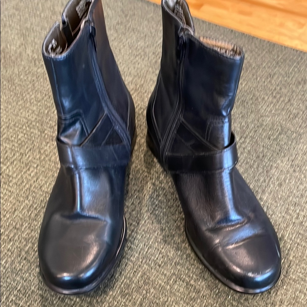 Hush Puppies Black Leather Above Ankle Boots (sz 8)